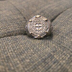 Men's Size 9 Knight in Shining Armour Two Tone Pewter Looking Very Cool Ring